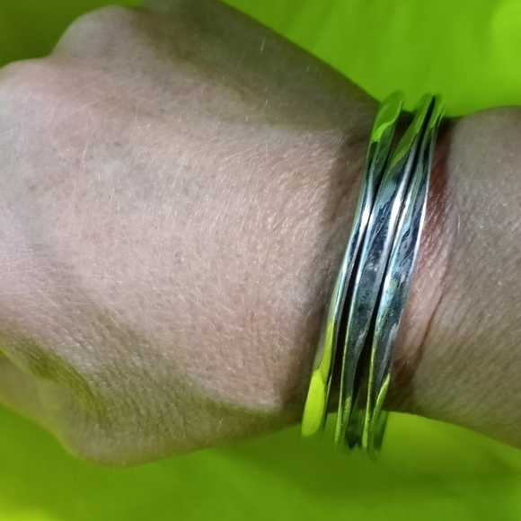 Triple silvertone twisted Bangle bracelets 3 bracelets - Picture 6 of 6
